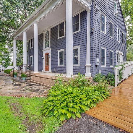 Quintessential New England Home With Patio And Grill! Putnam المظهر الخارجي الصورة