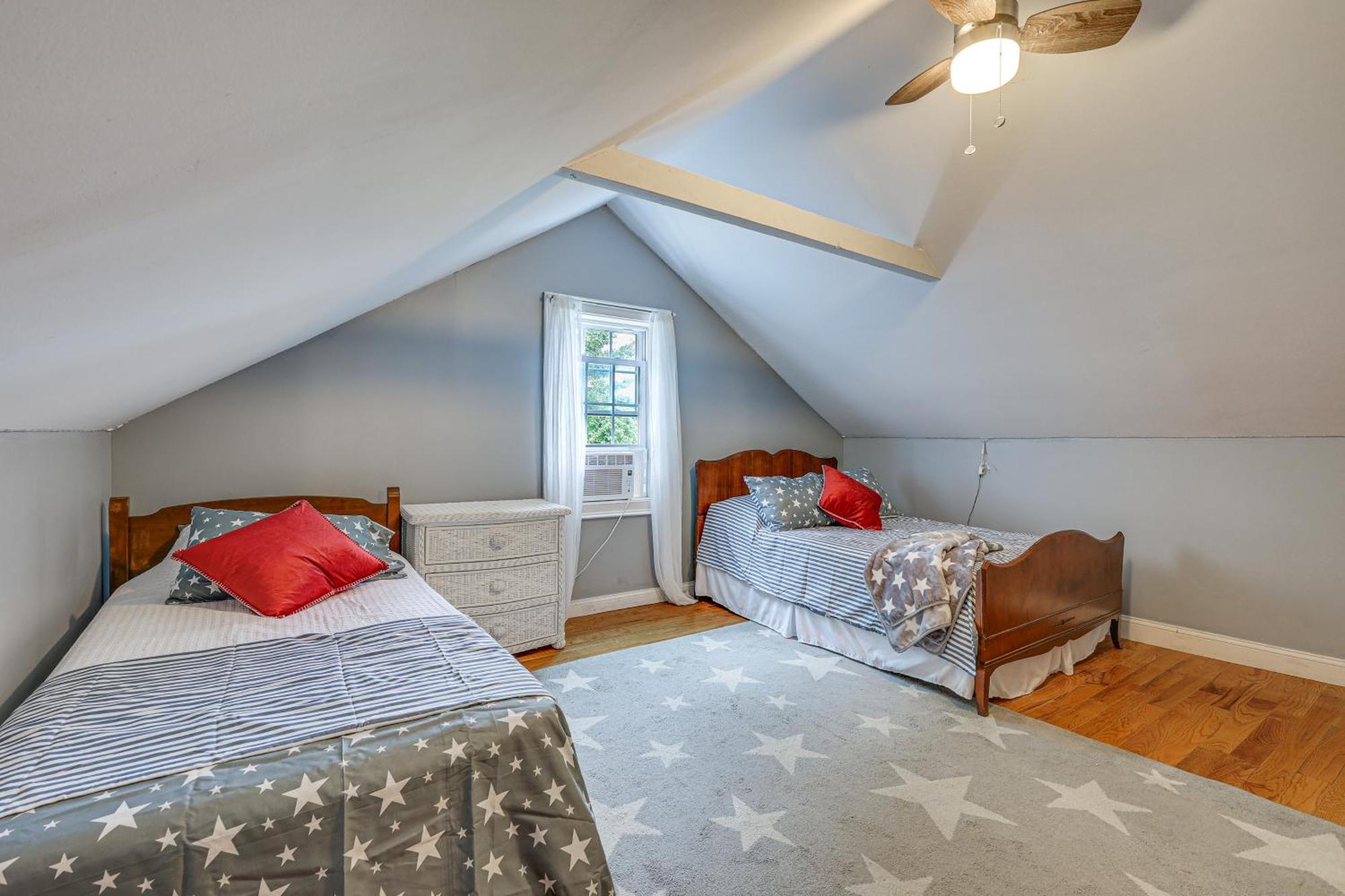 Quintessential New England Home With Patio And Grill! Putnam المظهر الخارجي الصورة