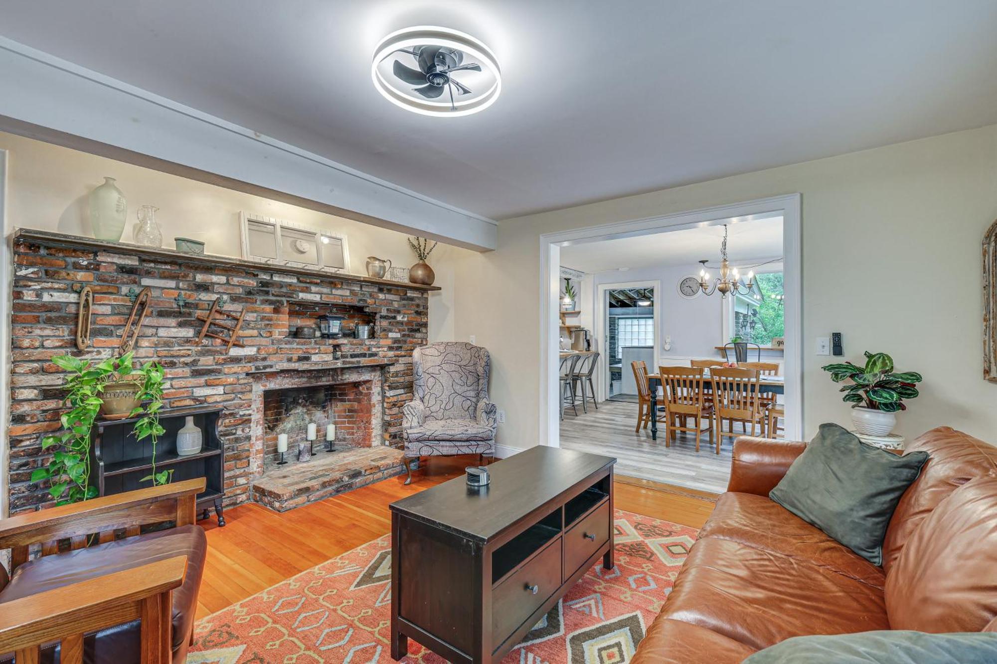Quintessential New England Home With Patio And Grill! Putnam المظهر الخارجي الصورة