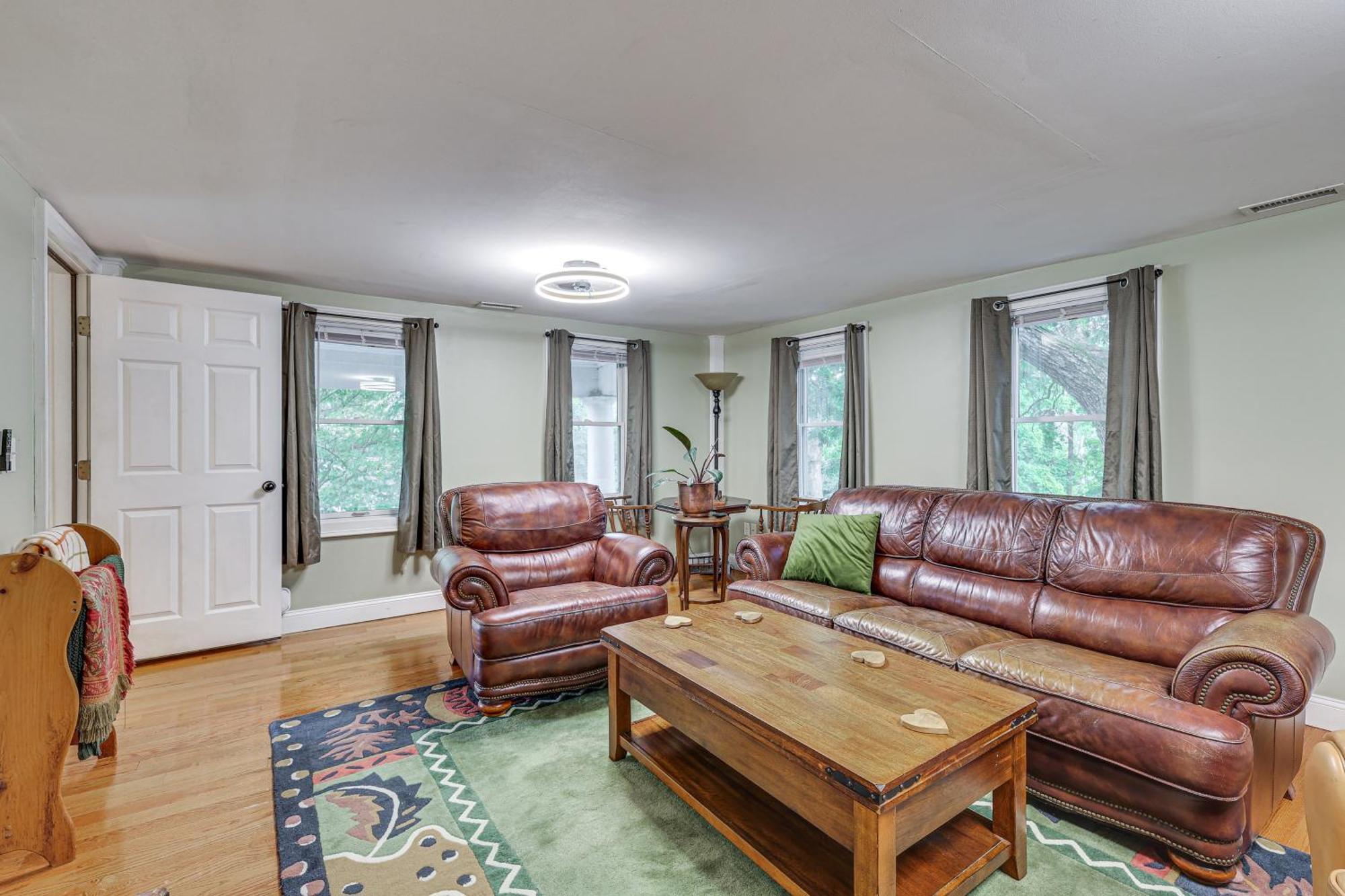 Quintessential New England Home With Patio And Grill! Putnam المظهر الخارجي الصورة