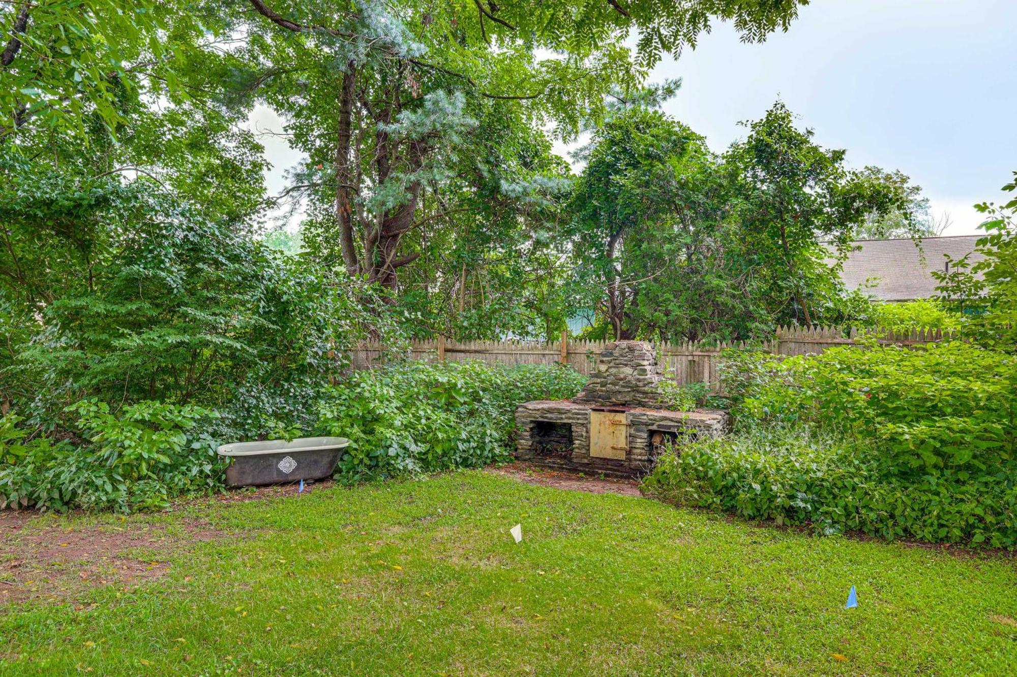 Quintessential New England Home With Patio And Grill! Putnam المظهر الخارجي الصورة