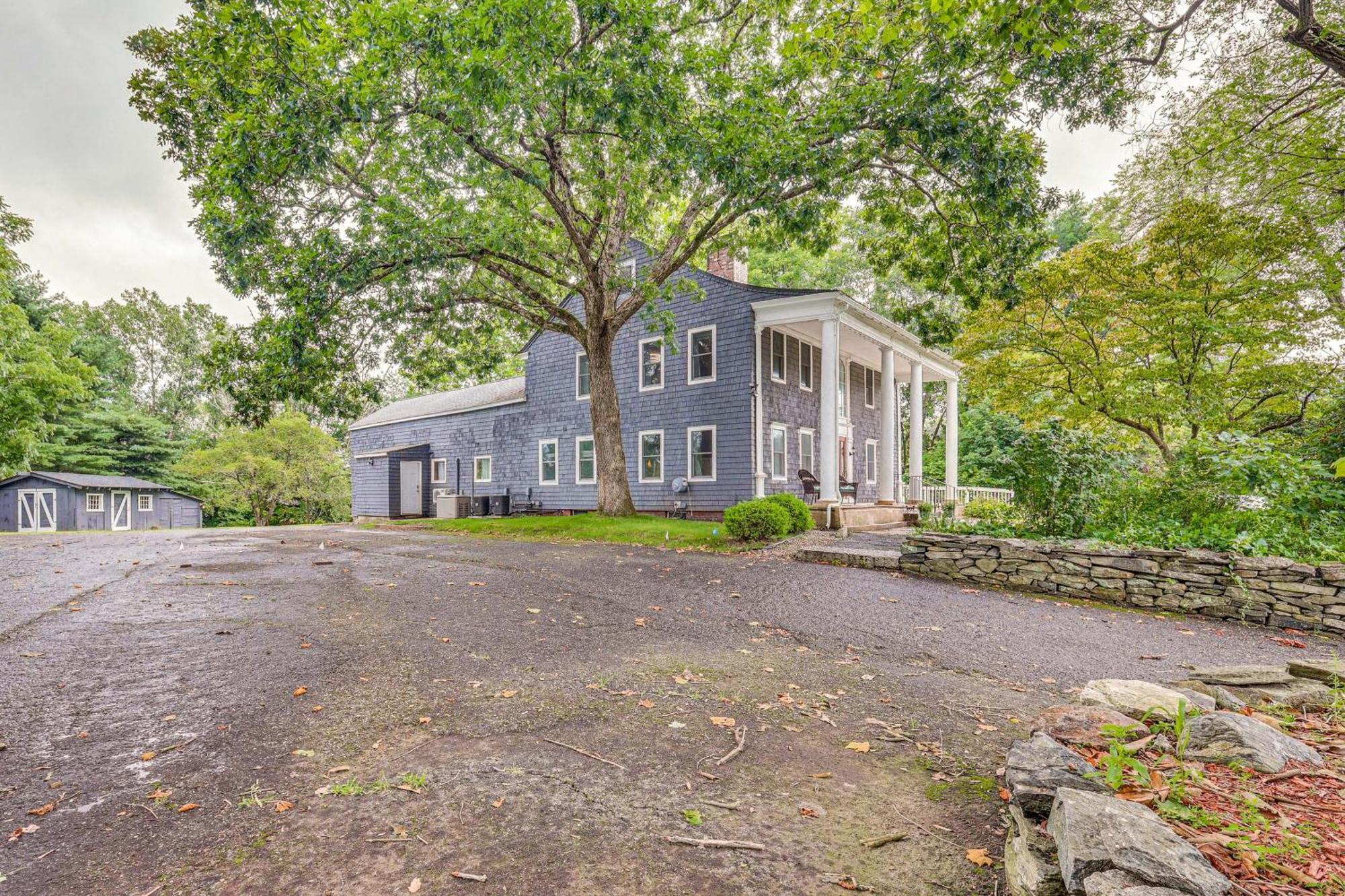 Quintessential New England Home With Patio And Grill! Putnam المظهر الخارجي الصورة