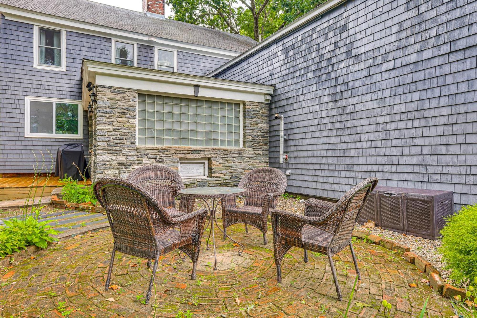Quintessential New England Home With Patio And Grill! Putnam المظهر الخارجي الصورة