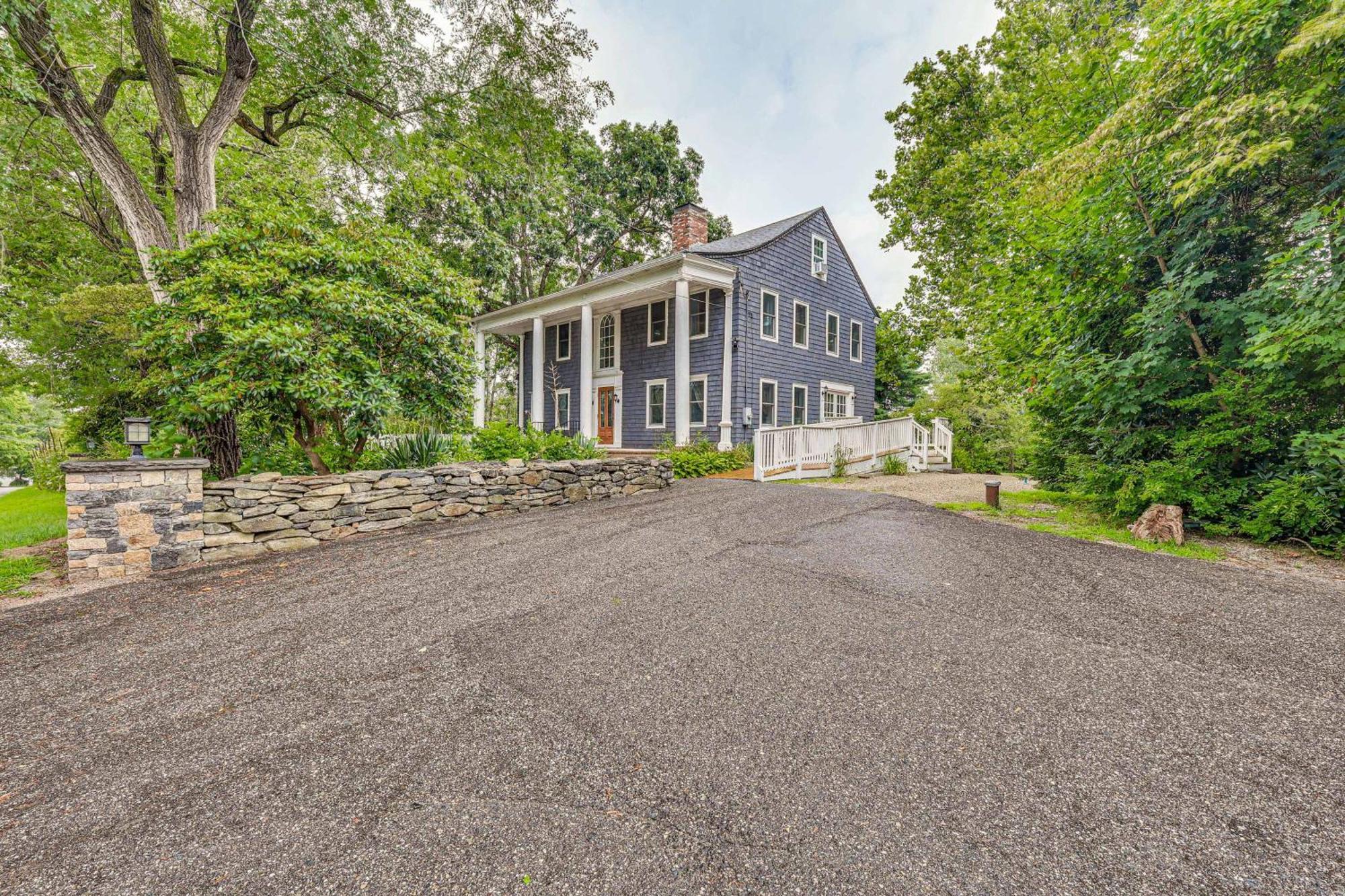 Quintessential New England Home With Patio And Grill! Putnam المظهر الخارجي الصورة