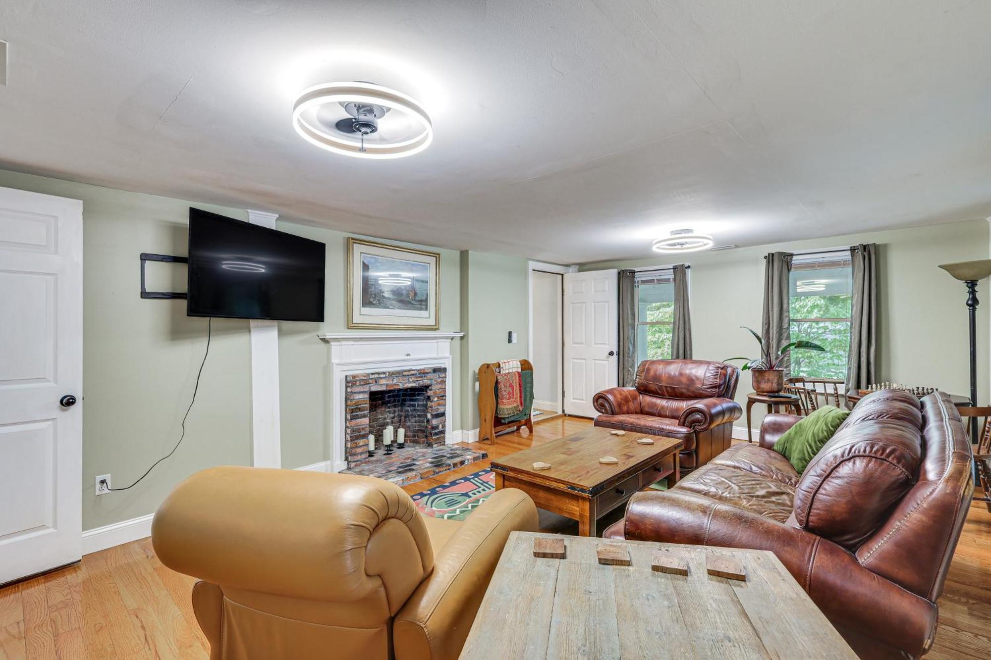 Quintessential New England Home With Patio And Grill! Putnam المظهر الخارجي الصورة
