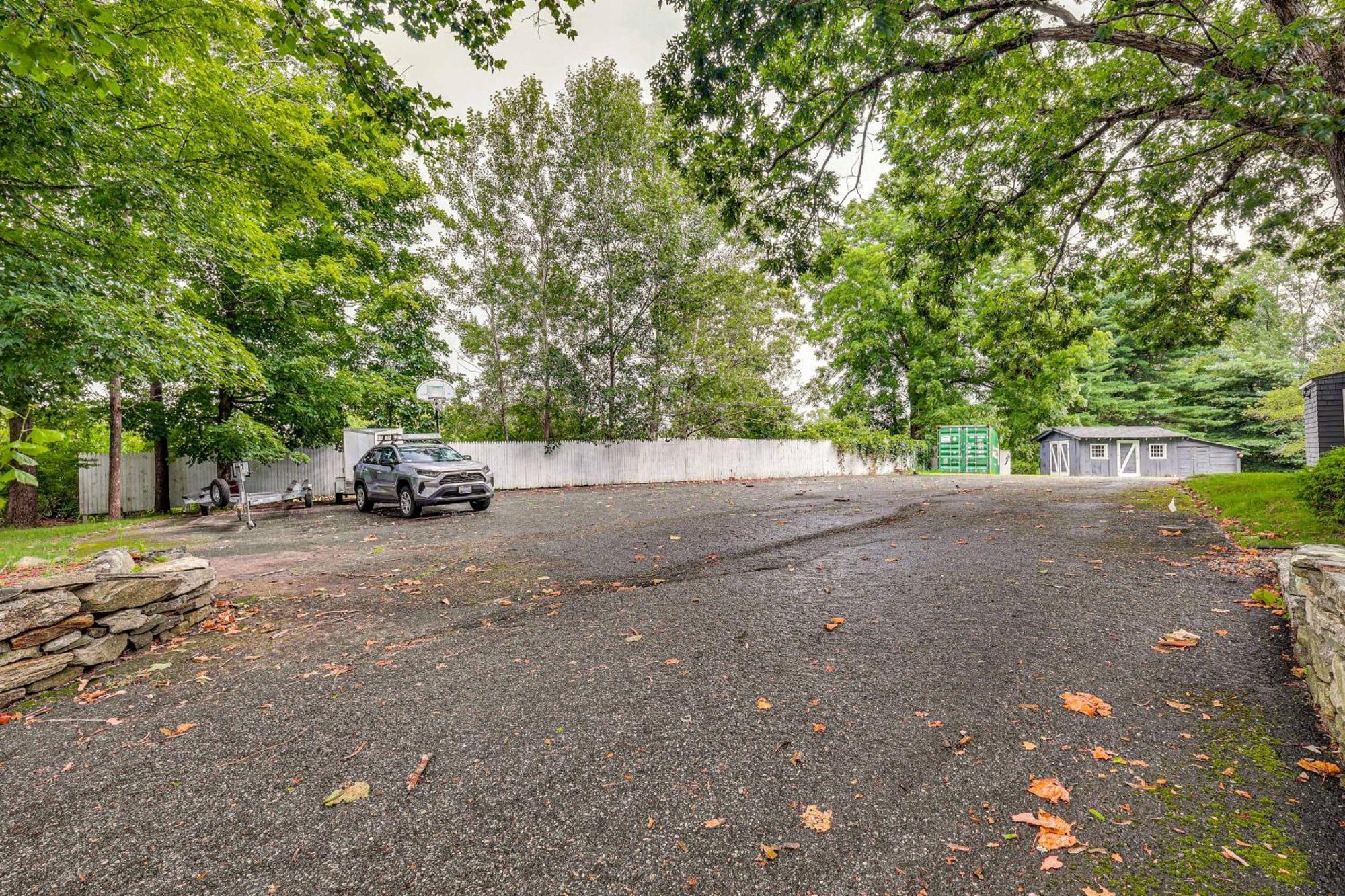 Quintessential New England Home With Patio And Grill! Putnam المظهر الخارجي الصورة